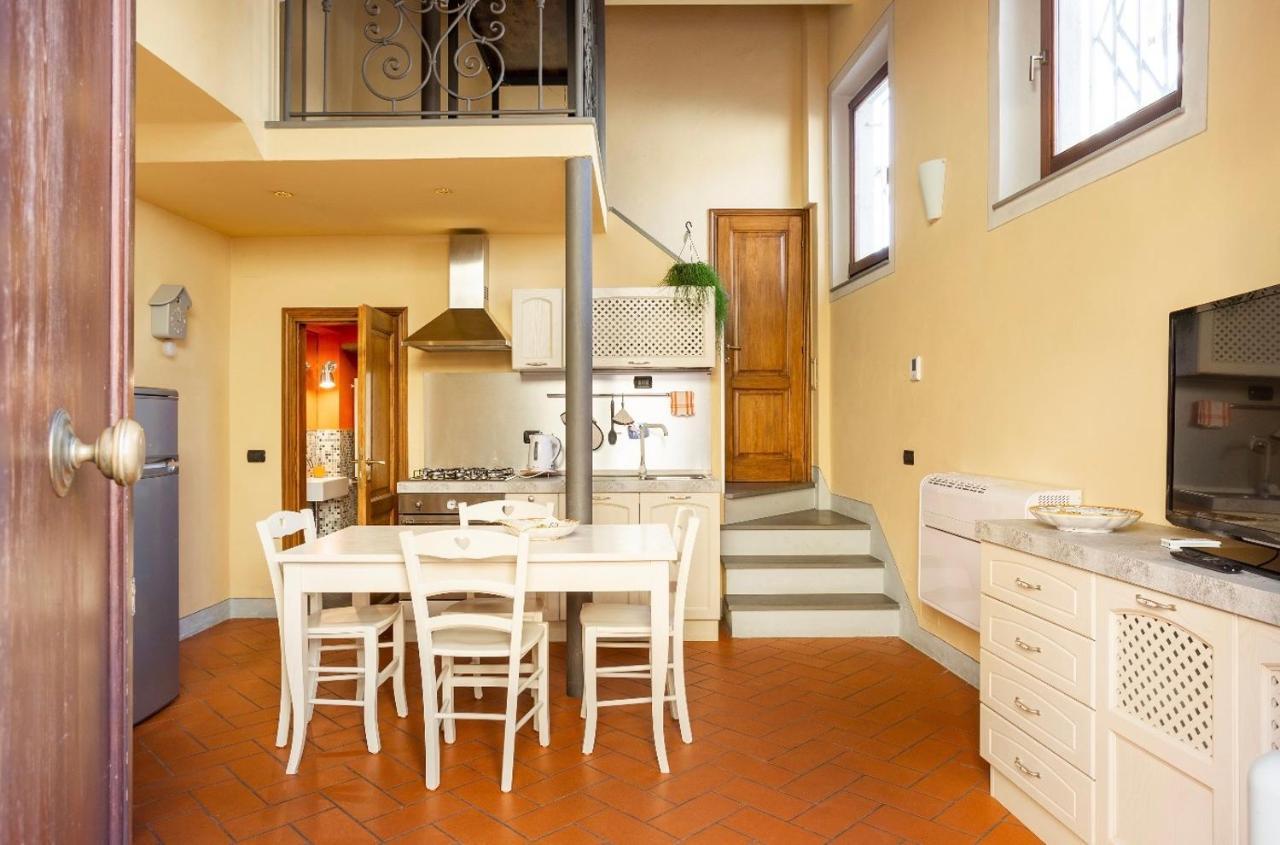 Appartement Cozy Classic Italian House Near Santa Croce, On The Lungarno à Florence Extérieur photo